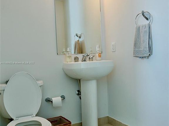 4th image of 1528 Brickell Ave APT 111