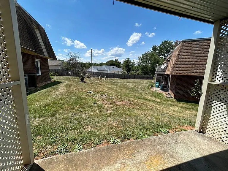 316A Windsor Manor Way — Photo 10