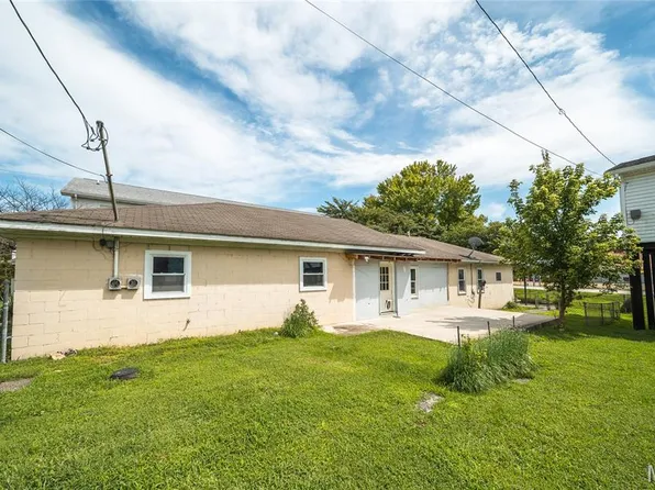 412 E Water St, Grafton, IL 62037