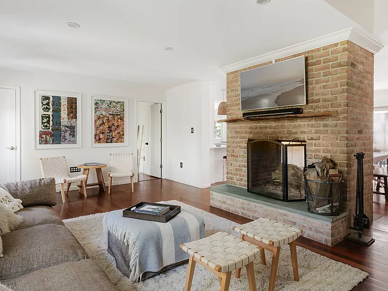312 Noyack Rd — Photo 4