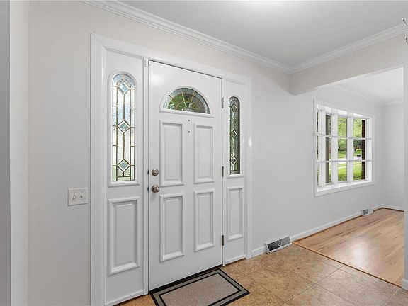3rd image of 964 Fernway Ln