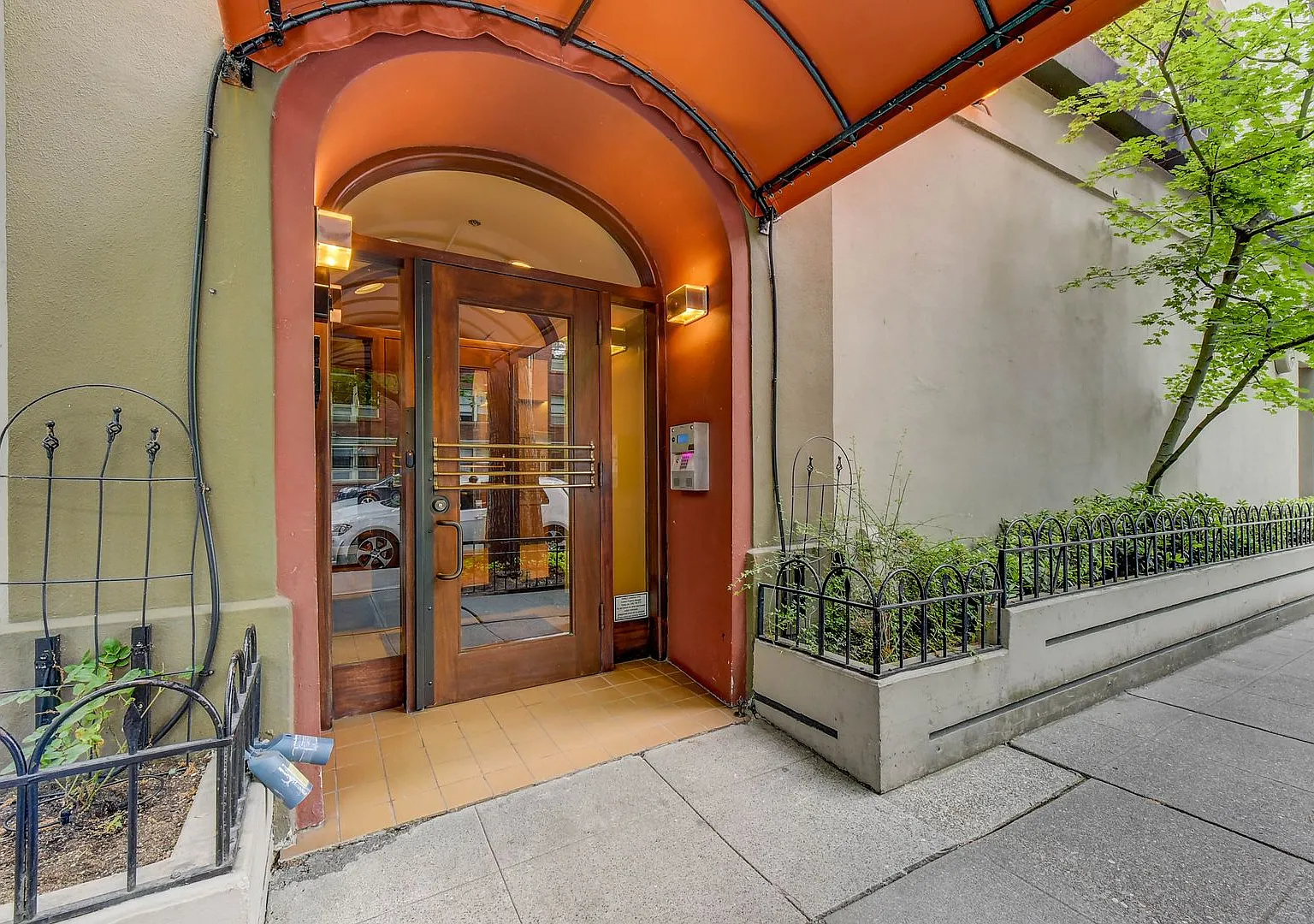 1 bed, 1 bath condo with Parking includes W/S/G! — Photo 2