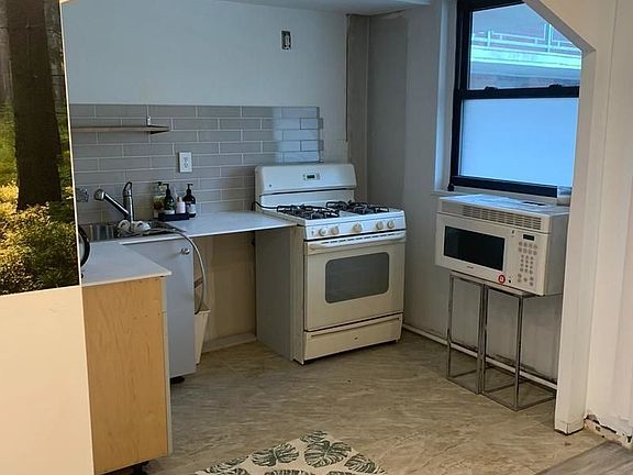 5th image of 61-15 98th St APT 3F