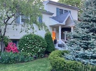 114 Pequot Ln, East Islip, NY 11730