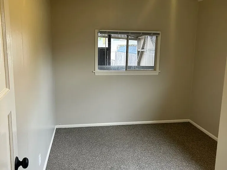 410 Tulare Ave — Photo 12