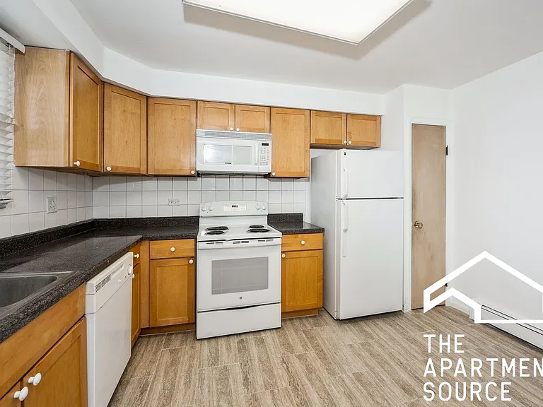 8644 Skokie Blvd #303 — Photo 2