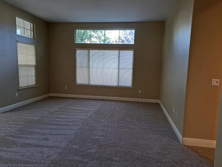 1828 Heather Garden Ln — Photo 12