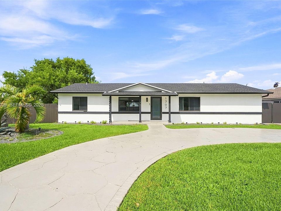 1st image of 1707 S Curlew Ln