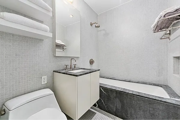 Sold by Sloane Square | media 6