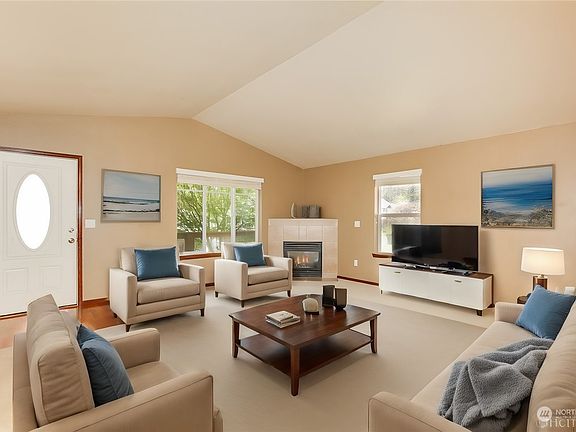 2nd image of 1009 NW Longview Drive