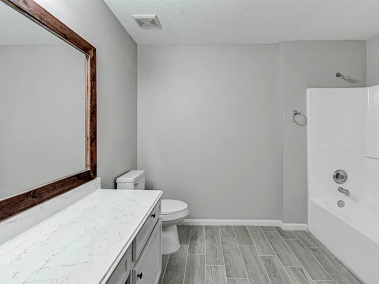 7815 Barnhill Dr — Photo 33