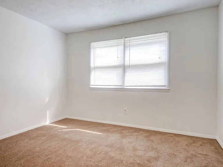 Highland Hills Apartments — Photo 11