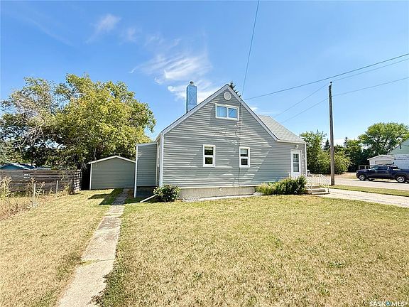 2nd image of 718 4th STREET S