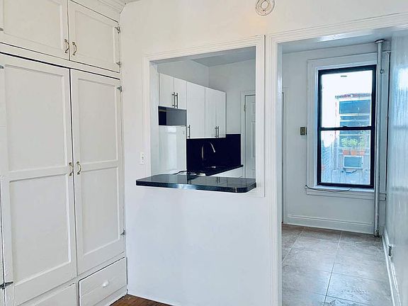 5th image of 4125 48th St APT 9