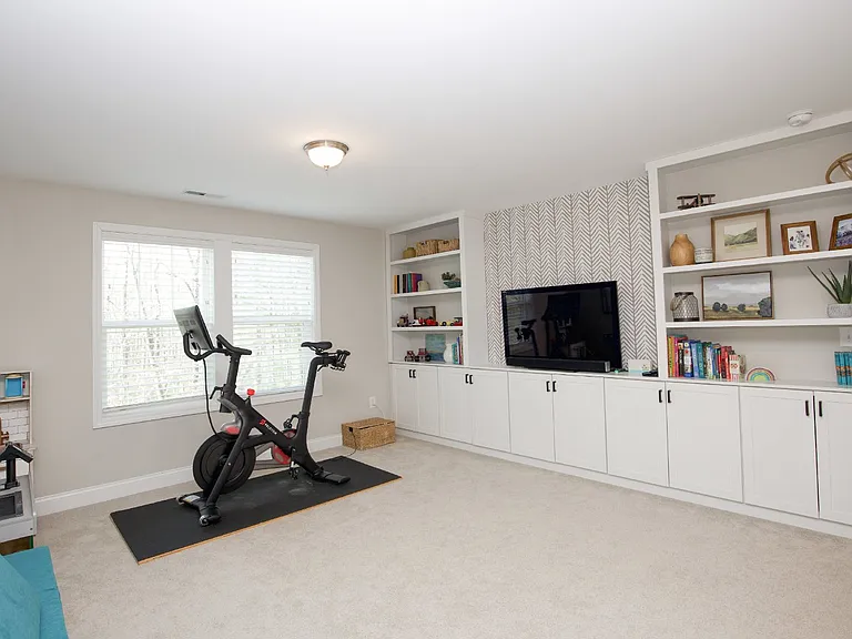 240 Parrish Ln — Photo 49