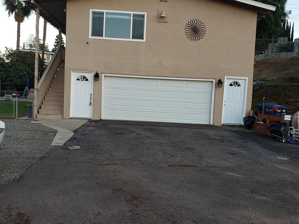 1221 Topper Ln