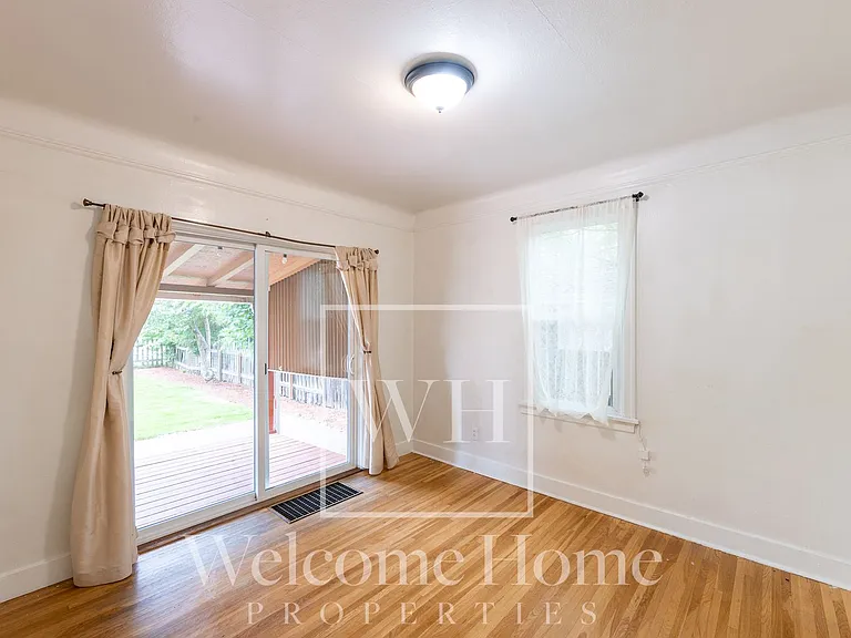 334 E Chestnut St — Photo 17