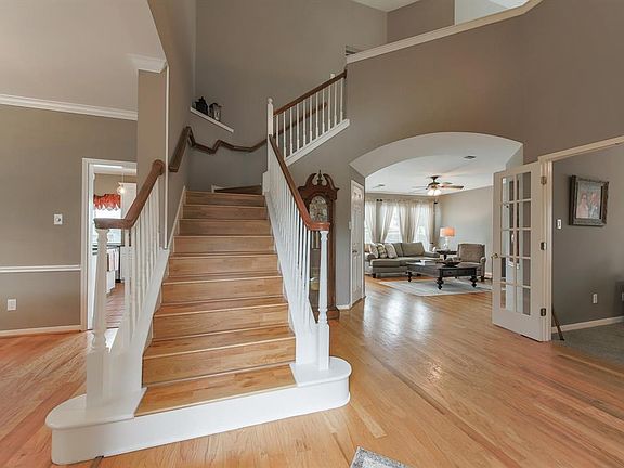 3rd image of 106 Crescent Bay Dr