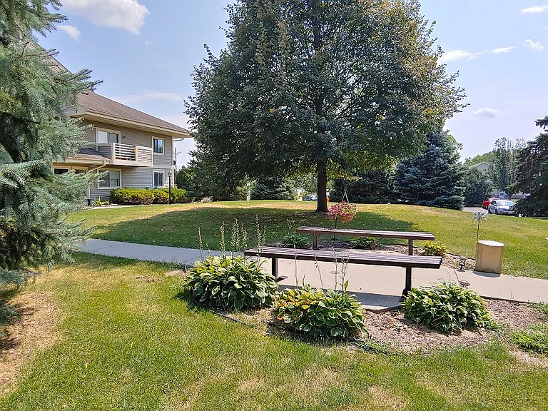Woodfield Apartments — Photo 17