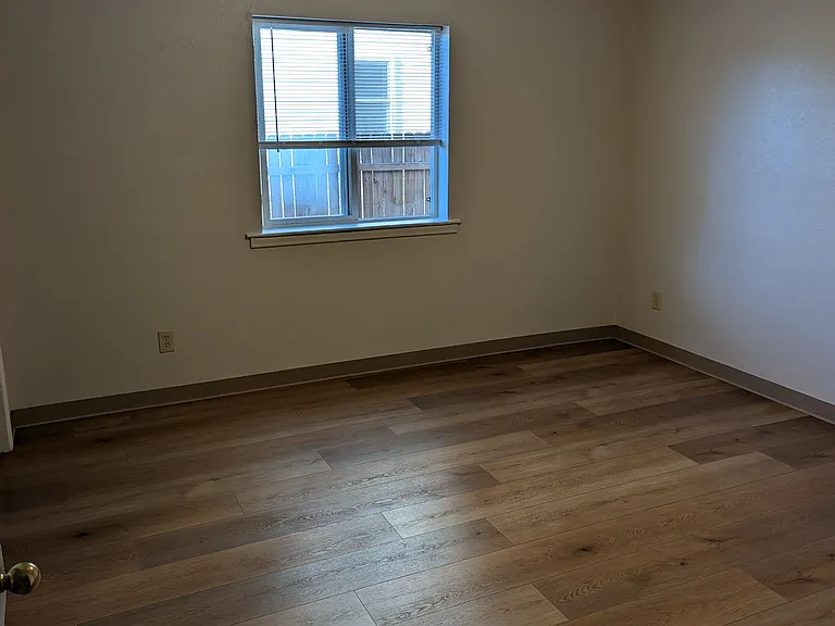1445 Bluff St — Photo 7