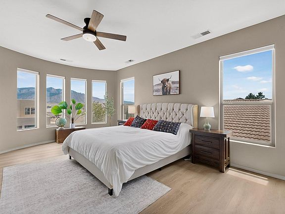 5th image of 1044 Cristanos Dr
