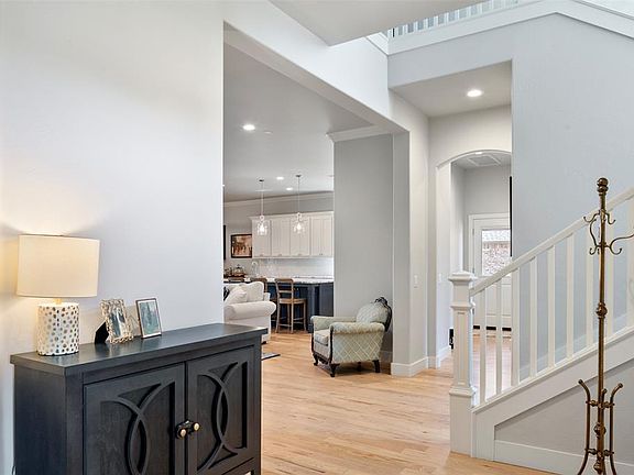 4th image of 713 Legacy Ave