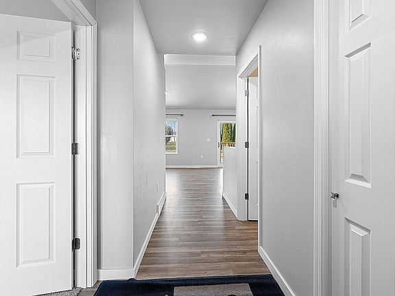 4th image of 843 Red Hawk Dr