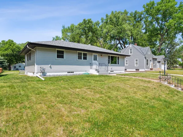660 10th Ave NW, New Brighton, MN 55112