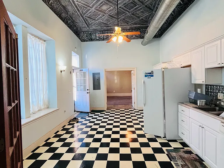 109 W McPherson St — Photo 2