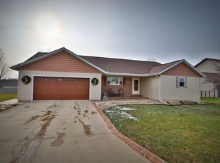 500 Newcastle Dr, Mackinaw, IL 61755