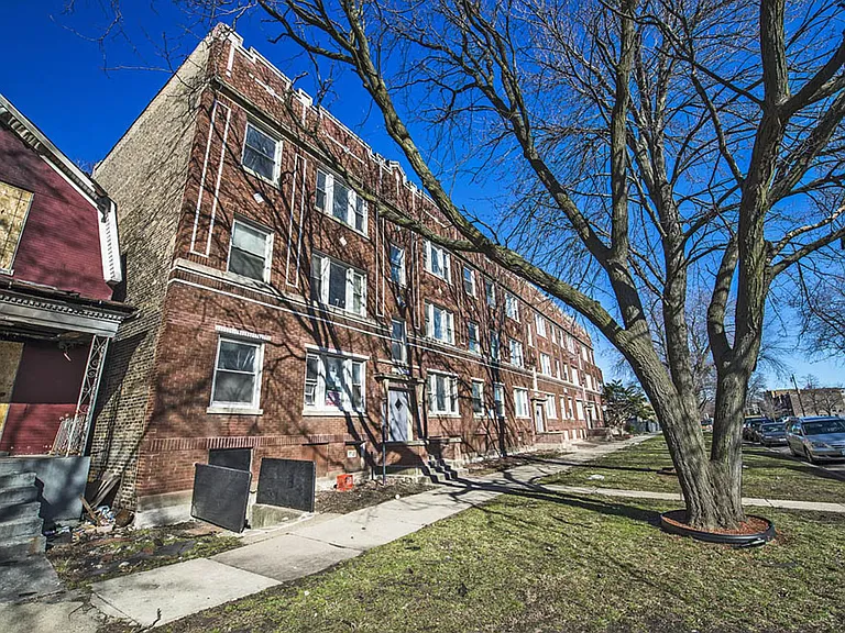7120 S Wabash — Photo 12