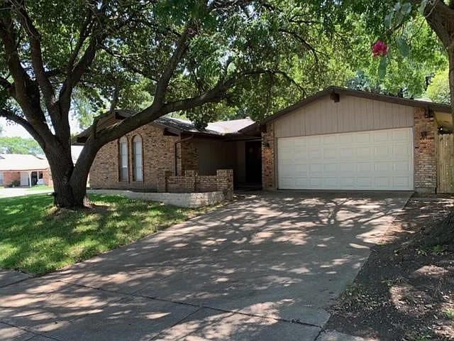 3 bed, 1355 sqft, $2,400 — Photo 2