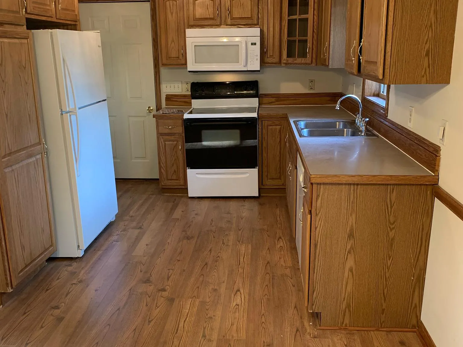 3 bed, 1432 sqft, $2,075 — Photo 4