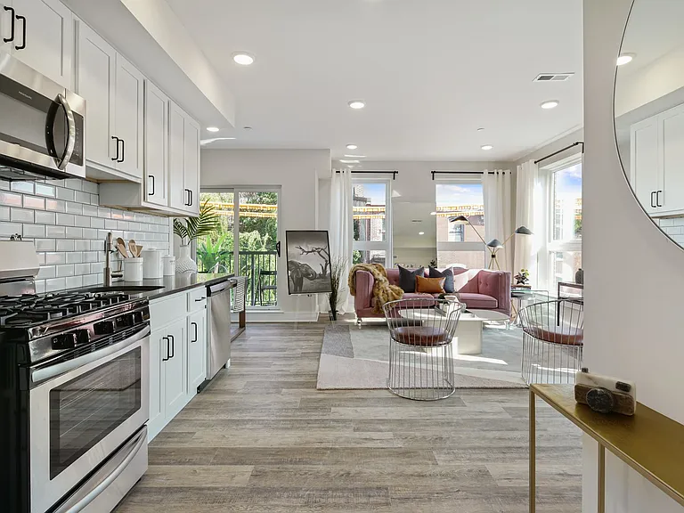 East Main Manayunk Apartments — Photo 13