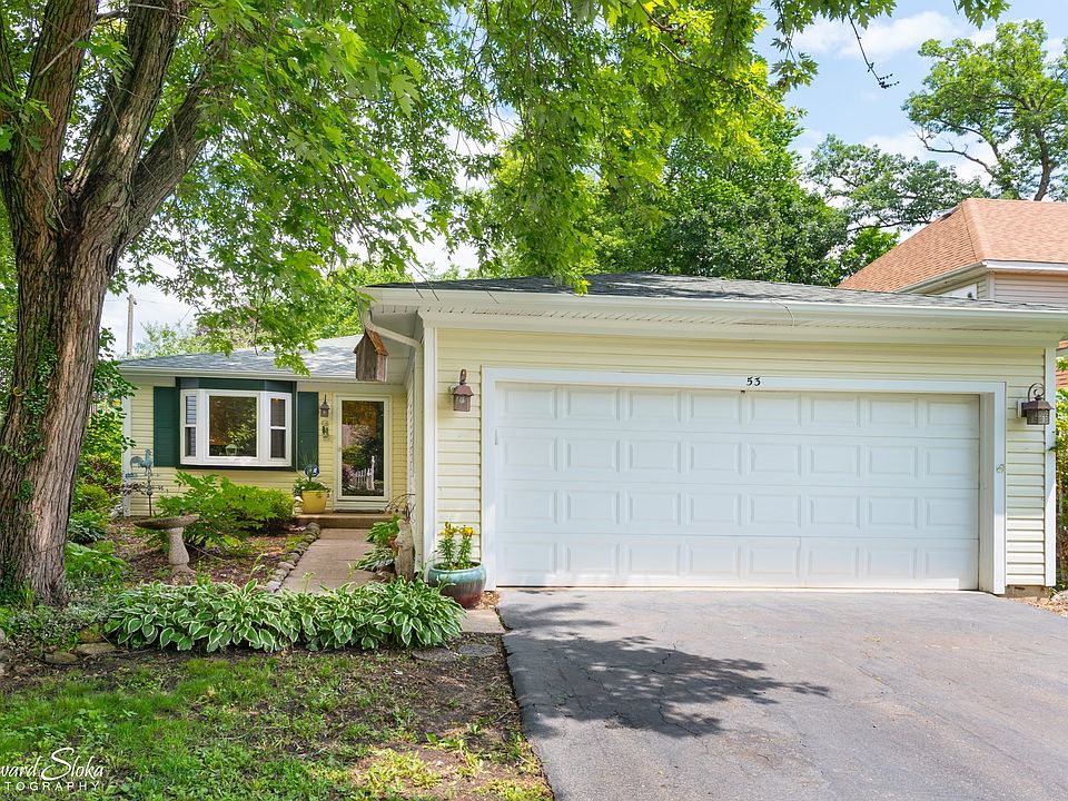 Freshly power washed exterior and gutters.  Roof 2 years!