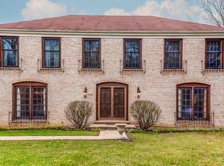 1200 Winwood Dr, Lake Forest, IL