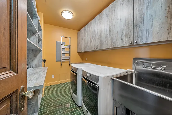 Sold by Compass | media 41