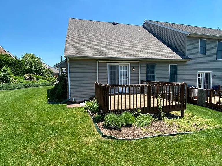 472 Hillside Dr — Photo 3