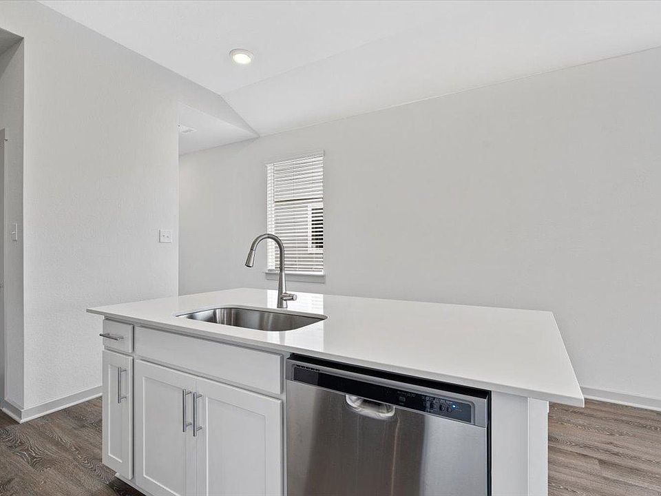 1st image of 120 Scarborough Dr