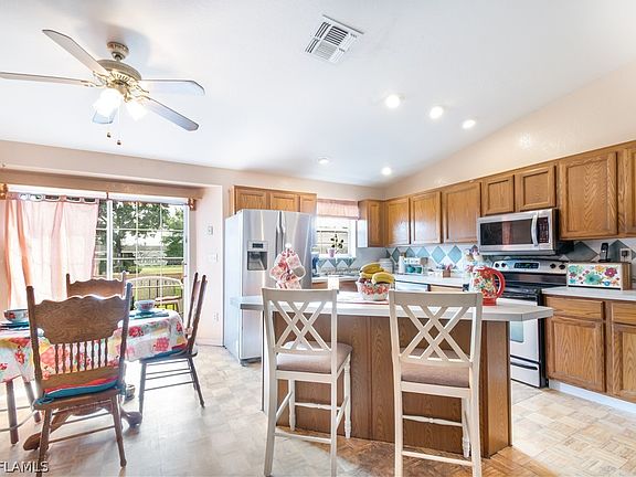 3rd image of 414 Avenue O SW