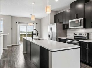 120 Copperstone Vlg SE, Calgary, AB T2Z5E3