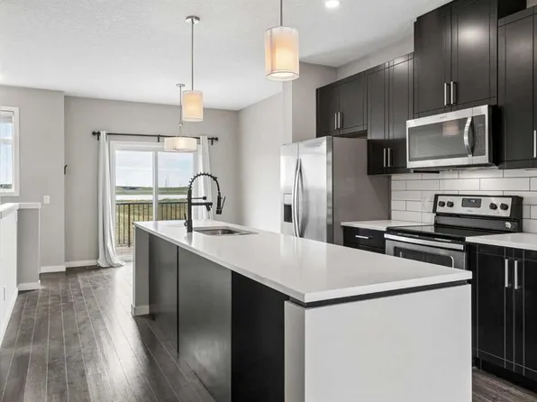 120 Copperstone Vlg SE, Calgary, AB T2Z 5E3