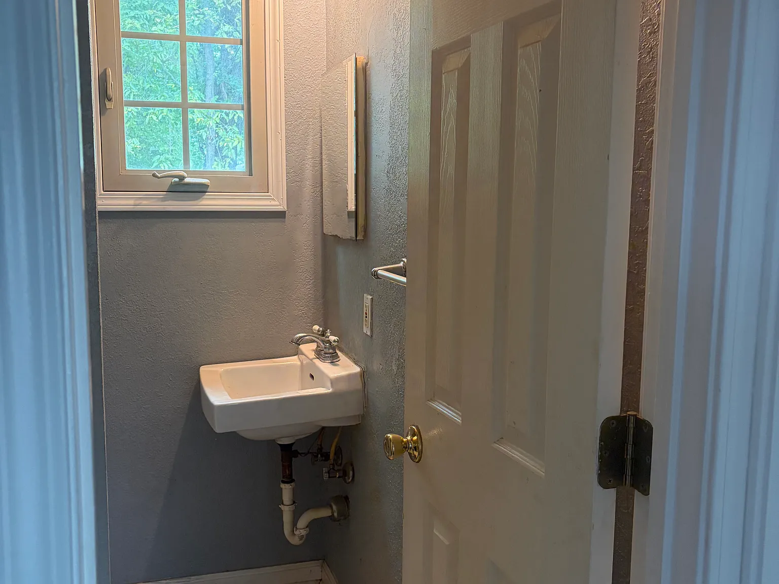 1 bed, 384 sqft, $1,100 — Photo 3