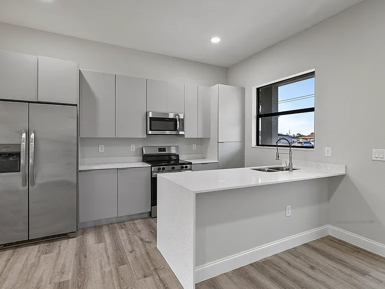 4701 Leonard Blvd S — Photo 1