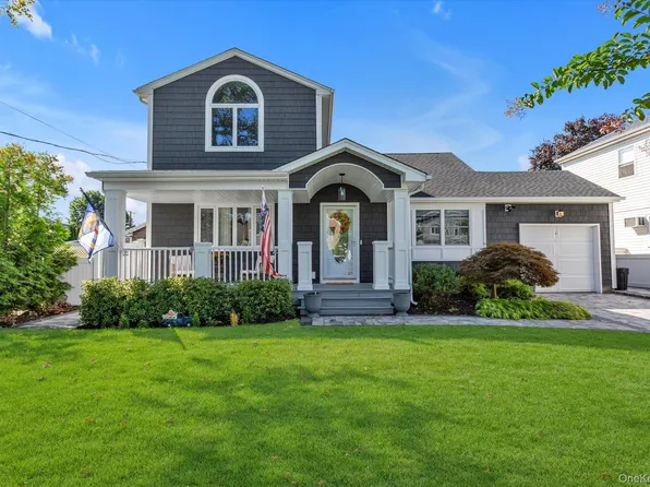 6 Fairview Road W, Massapequa, NY 11758