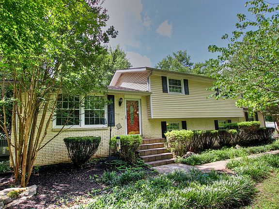 2nd image of 2010 College View Dr