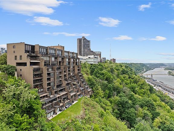3rd image of 1000 Grandview Ave APT 1207