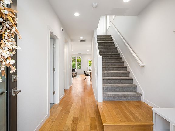 3rd image of 4222 N Kerby Ave