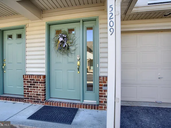 5209 Cobblestone Dr, Mechanicsburg, PA 17055