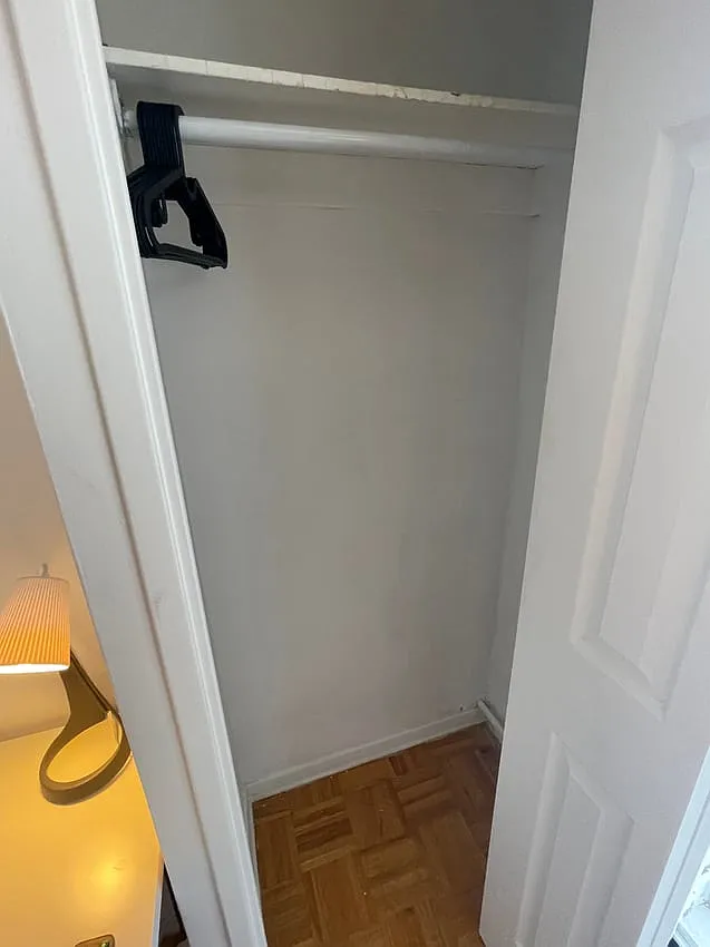 Deluxe Room - Bloor St West & Spadina Rd — Photo 4